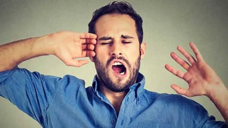 لماذا نتثاءب فوراً عندما نرى شخصا آخر يتثاءب؟
