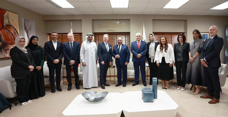 الرئيس التنفيذي لبوليتكنك البحرين يزور شركة نفط البحرين "بابكو"