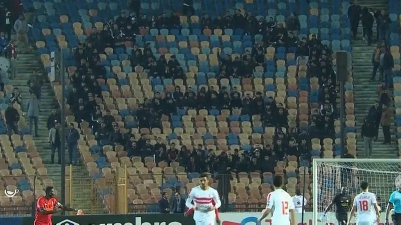 رئيس الزمالك غاضب من "إيموجي" الجماهير خلال مواجهة المريخ