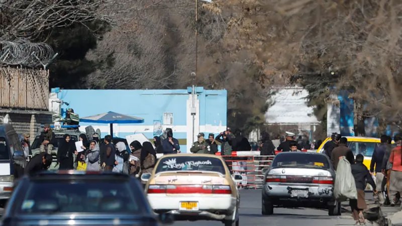 طالبان تحتجز 3 بريطانيين في أفغانستان.. بينهم سائح