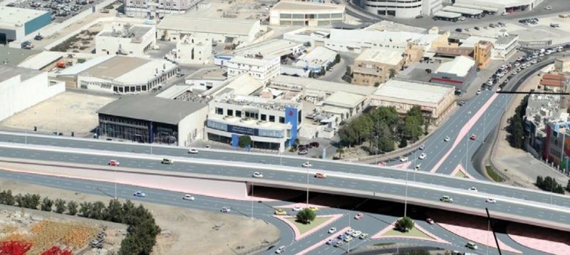 ‎جسر علوي مزدوج بثلاثة مسارات في مدينة عيسى