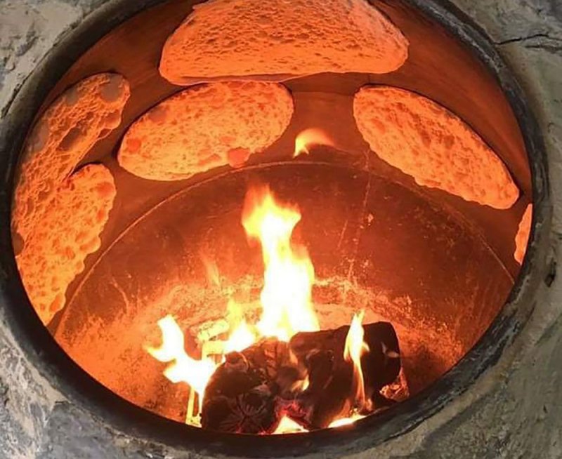 الخبز البحريني.. سيد السفرة الرمضانية