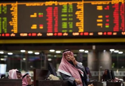 معظم بورصات الخليج تغلق على انخفاض مع استمرار المخاوف الاقتصادية