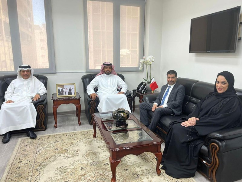 رئيس وحدة التحقيق الخاصة يبحث تعزيز التعاون المشترك مع رئيس المؤسسة الوطنية لحقوق الإنسان