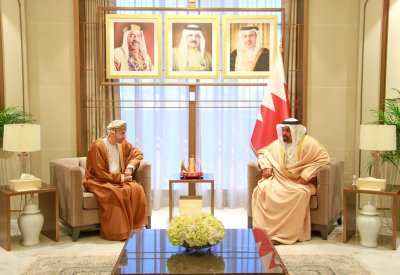 وزير المالية والاقتصاد الوطني يستقبل سفير سلطنة عمان لدى مملكة البحرين