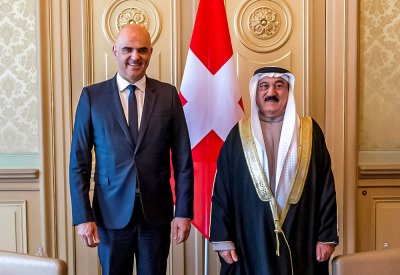فخامة رئيس الاتحاد السويسري يتسلم أوراق سفير مملكة البحرين لدى الاتحاد السويسري والمقيم في باريس