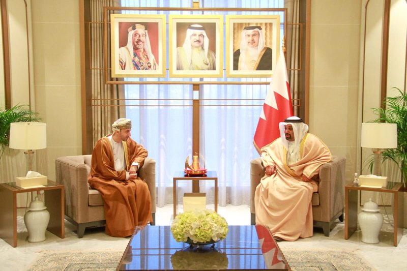 وزير المالية والاقتصاد الوطني يستقبل سفير سلطنة عمان لدى مملكة البحرين