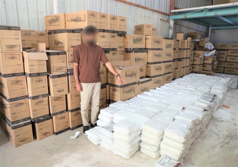 شرطة العاصمة: القبض على 3 آسيويين لحيازتهم وترويجهم مادة التبغ الممنوع تداولها في المملكة