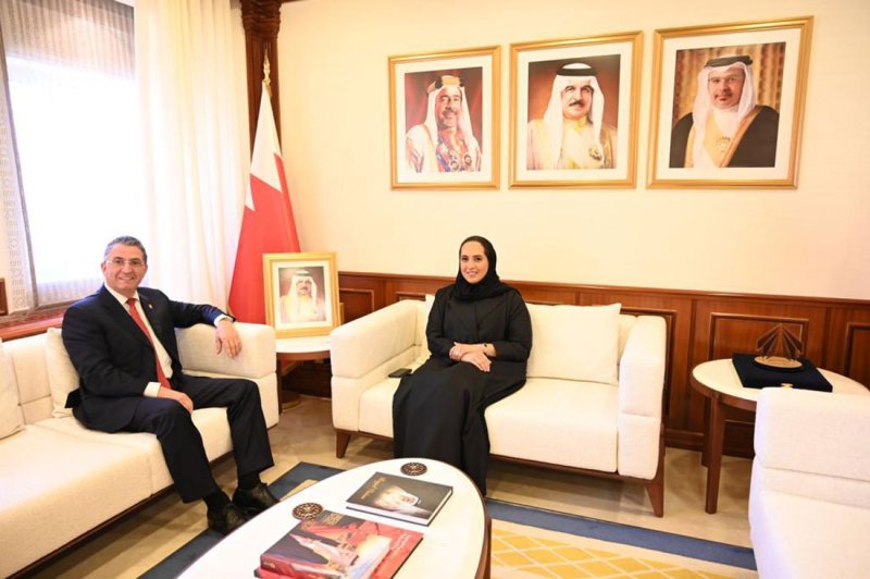 وزيرة الإسكان والتخطيط العمراني تستقبل القنصل العام السويسري لدى مملكة البحرين