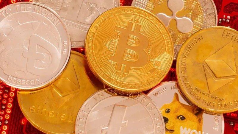 عفوية أم مخطط.. تكهنات حول تلاعب "إيلون ماسك" في عملة مشفرة شهيرة