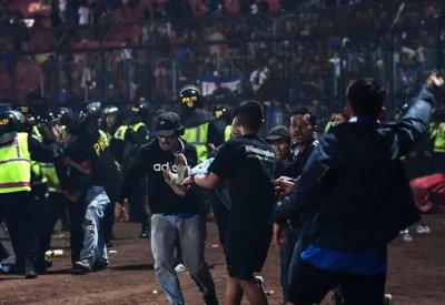إعادة مباراة "التدافع المميت" في إندونيسيا