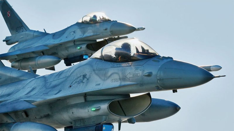 أوكرانيا تبحث عن طيارين أجانب لديهم خبرة في التحليق بـ إف 16