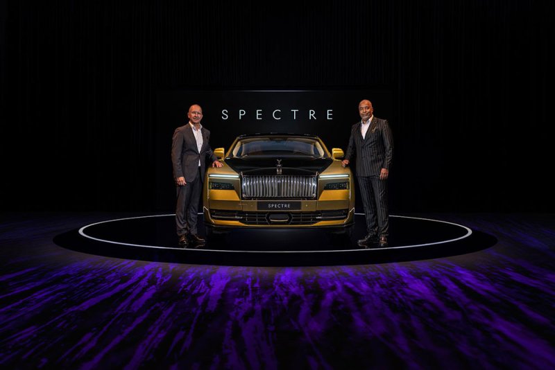 رولز-رويس “SPECTRE” تصل إلى دبي