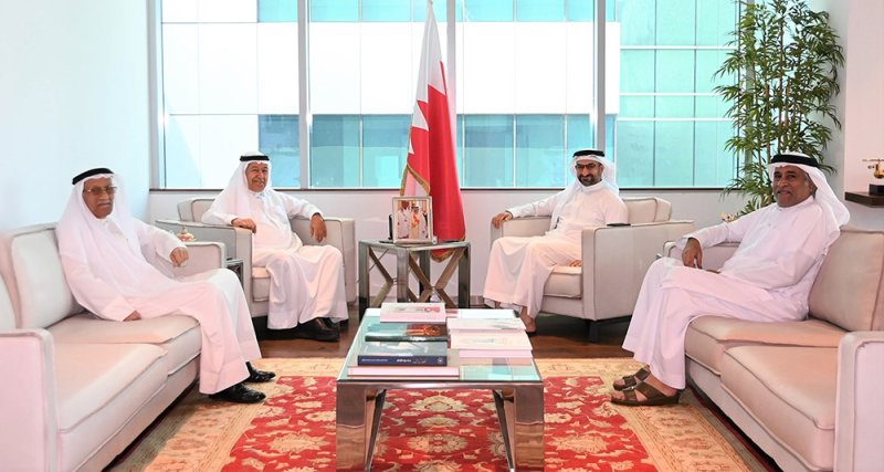 وزير الصناعة والتجارة يستقبل رئيس مجلس إدارة صحيفة البلاد والإدارة التنفيذية للصحيفة