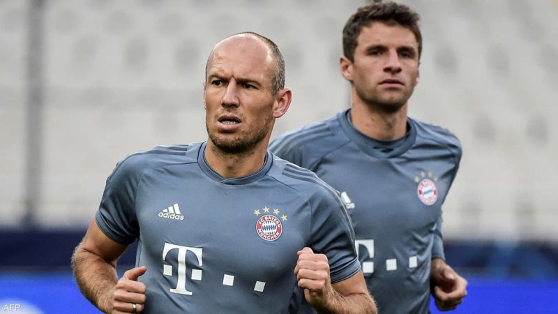 قبل اعتداء ماني.. 7 مرات ضرب لاعب زميله أمام أنظار العالم