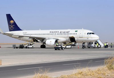 بيان: تعرض طائرة سعودية لحادث في مطار الخرطوم ووقف الرحلات
