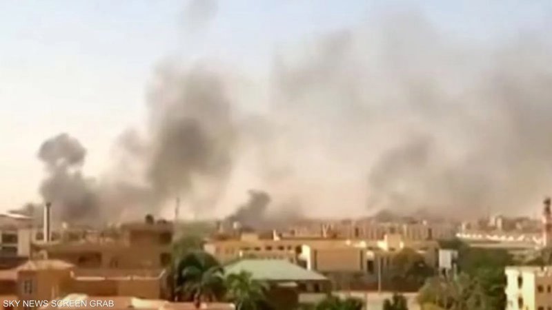 بالفيديو: الخرطوم.. هلع وإطلاق نار كثيف والدعم السريع تسيطر على المطار
