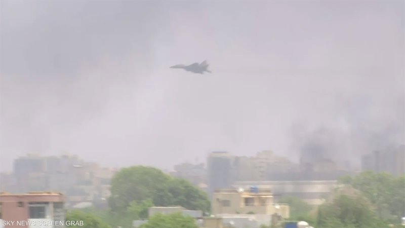 بالفيديو: اشتباكات السودان.. انفجار عنيف بالخرطوم