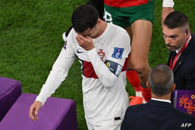 "استمتعت برؤية رونالدو يبكي".. نجم المغرب يتحدث عن "تشويه أقواله"