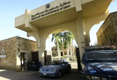 مصر تدعو طرفي الصراع في السودان للحفاظ على سلامة المصريين