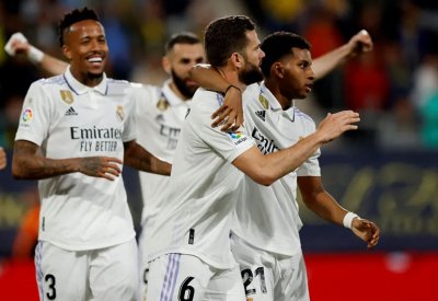 ناتشو وأسينسيو يمنحان ريال مدريد فوزا متأخرا على قادش
