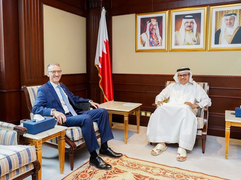 سعادة وزير الخارجية يستقبل سفير الولايات المتحدة الأمريكية لدى مملكة البحرين