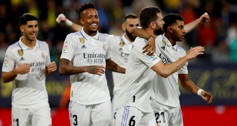 ناتشو وأسينسيو يمنحان ريال مدريد فوزا متأخرا على قادش
