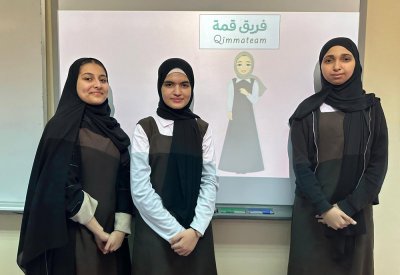 فريق "قمة" يتطوع لنشر القيم الإيجابية في المجتمع المدرسي