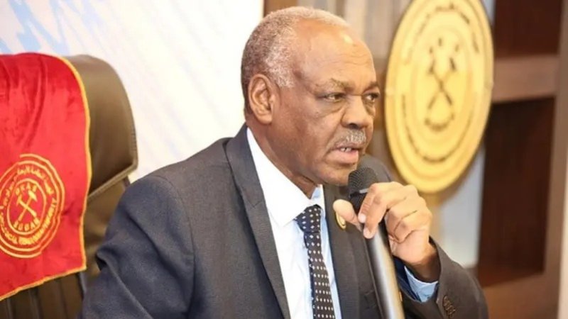 وزير سوداني ينعى اثنين من أسرته وحارسين قتلتهم قذائف صاروخية