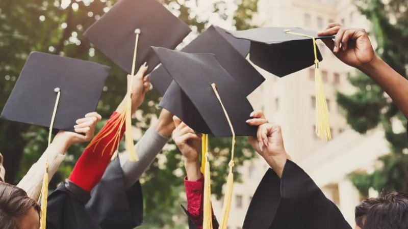 مستثمرو "وول ستريت" يحددون أفضل الخيارات للدراسة الجامعية