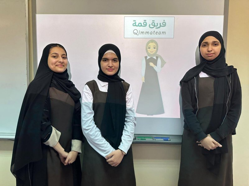 فريق "قمة" يتطوع لنشر القيم الإيجابية في المجتمع المدرسي