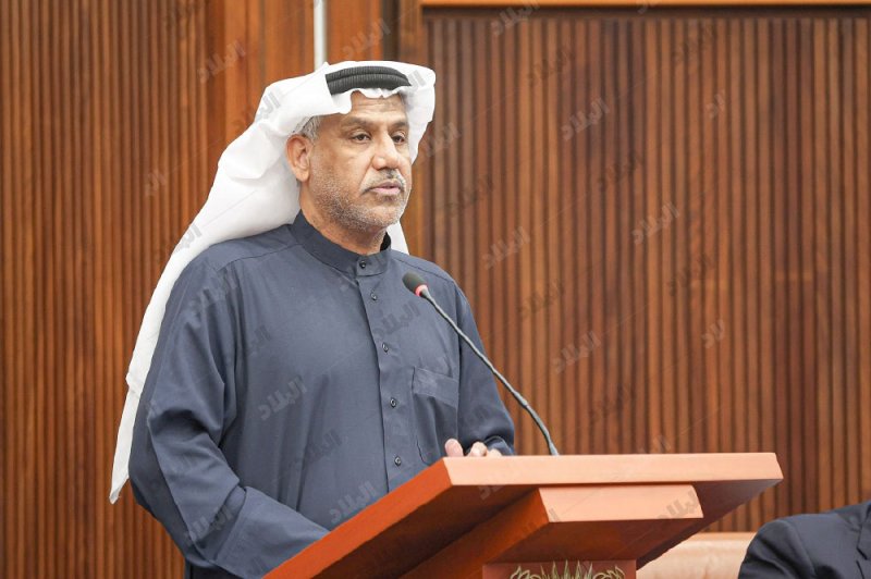 قراطة يعتذر في بداية الجلسة لهذا السبب