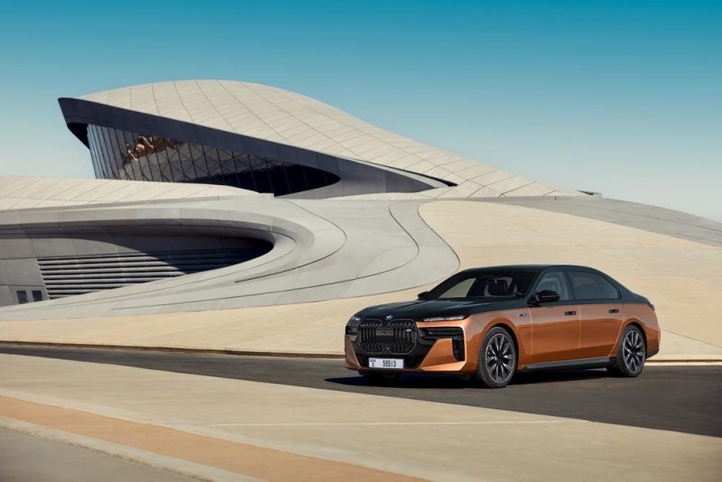 سيارة BMW i7 M70 xDrive الجديدة
