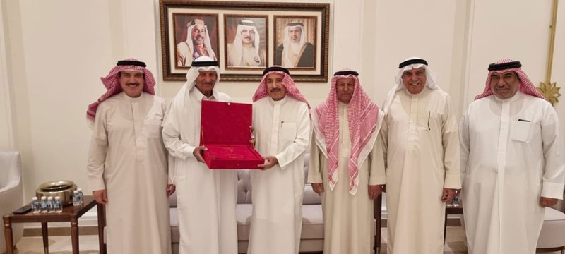 محافظ المحرق يزور مجلس عائلة المسلم ويشيد بالمجالس وأدوارها الإجتماعية