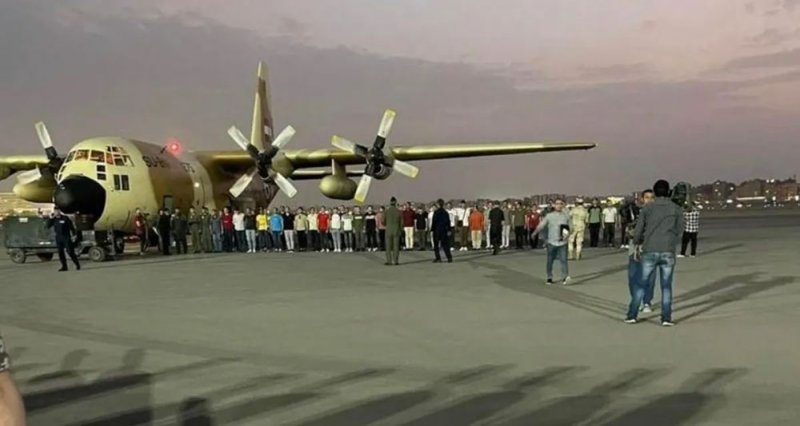 وصول دفعة من الجنود المصريين المحتجزين بالسودان إلى القاهرة