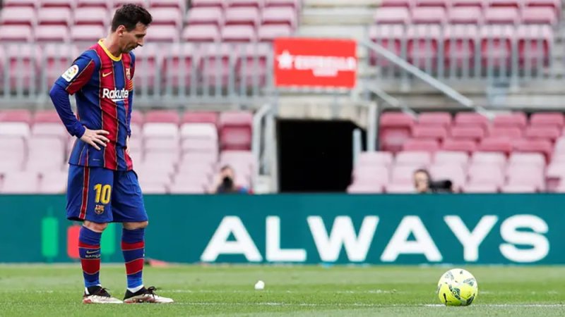 تيباس: على برشلونة بيع لاعبيه لإعادة ميسي
