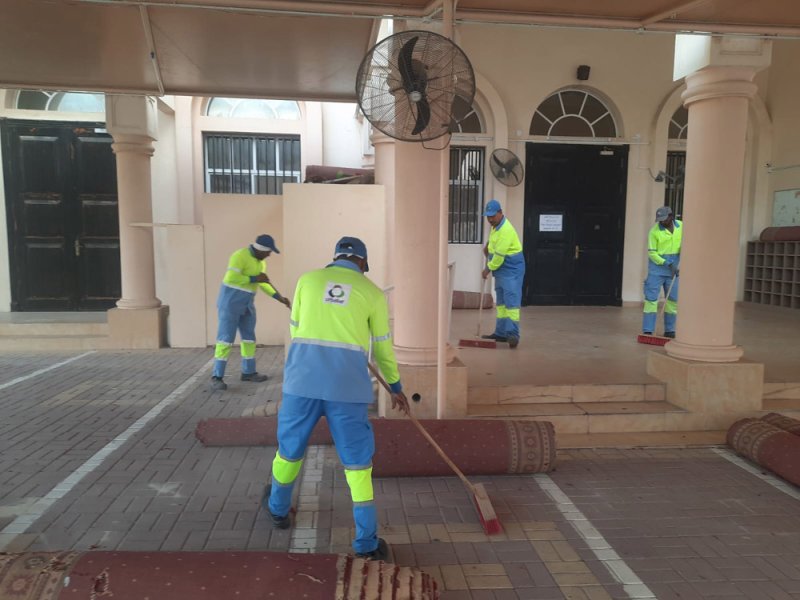 بلدية المنطقة الجنوبية تقيم حملات تنظيف الجوامع ومصليات العيد