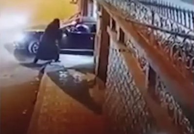 بالفيديو: اغتيال رجل أعمال جزائري معروف بطريقة هوليوودية.. أمام زوجته