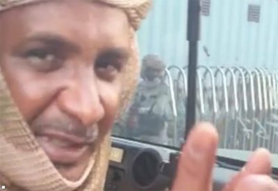 بالفيديو: أول ظهور لحميدتي.. في محيط القصر الجمهوري؟!