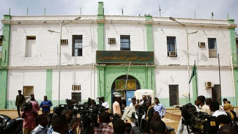 بعد الهجوم عليه.. ما أهمية سجن كوبر في السودان؟