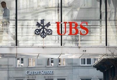 أرباح بنك UBS تهوي بـ 52 بالمئة في الربع الأول
