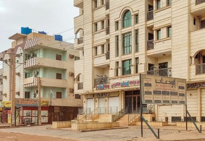 قصة شاب سوداني.. يتجول في "مدينة أشباح" بحثا عن الماء