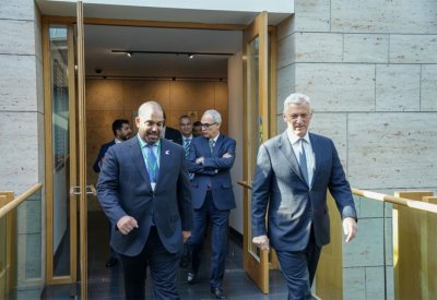 معالي وزير المالية والاقتصاد الوطني يجتمع مع الرئيس التنفيذي لمجموعة ستاندرد تشارترد بنك