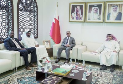 النائب الأول لرئيس مجلس النواب يلتقي بأعضاء أكاديمية فتنس البحرين