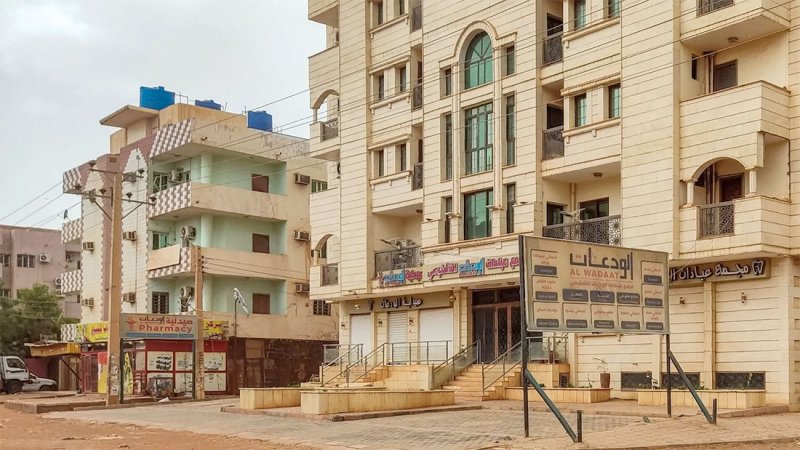 قصة شاب سوداني.. يتجول في "مدينة أشباح" بحثا عن الماء