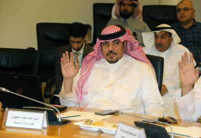 المقهوي:  اغلاق شارع حيوي بـ "المحرق" يتسبب بإختناقات مرورية