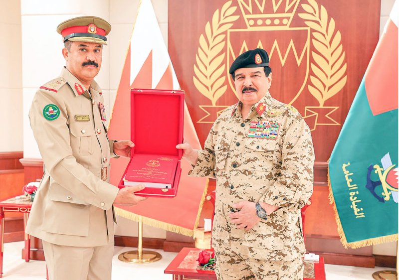 جلالة الملك المعظم القائد الأعلى للقوات المسلحة يزور القيادة العامة لقوة دفاع البحرين