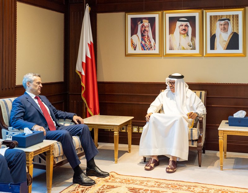 وزير الخارجية يستقبل سفير روسيا الاتحادية لدى مملكة البحرين