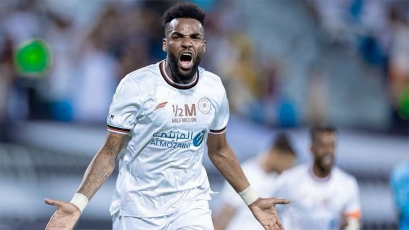 عصيان ثم استعراض فعقوبة.. فيديو أشعل قمة الدوري السعودي