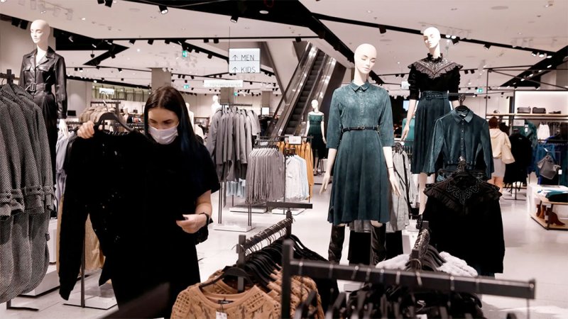 تسريح العاملين ينذر بعاصفة تضرب قطاع الملابس الجاهزة